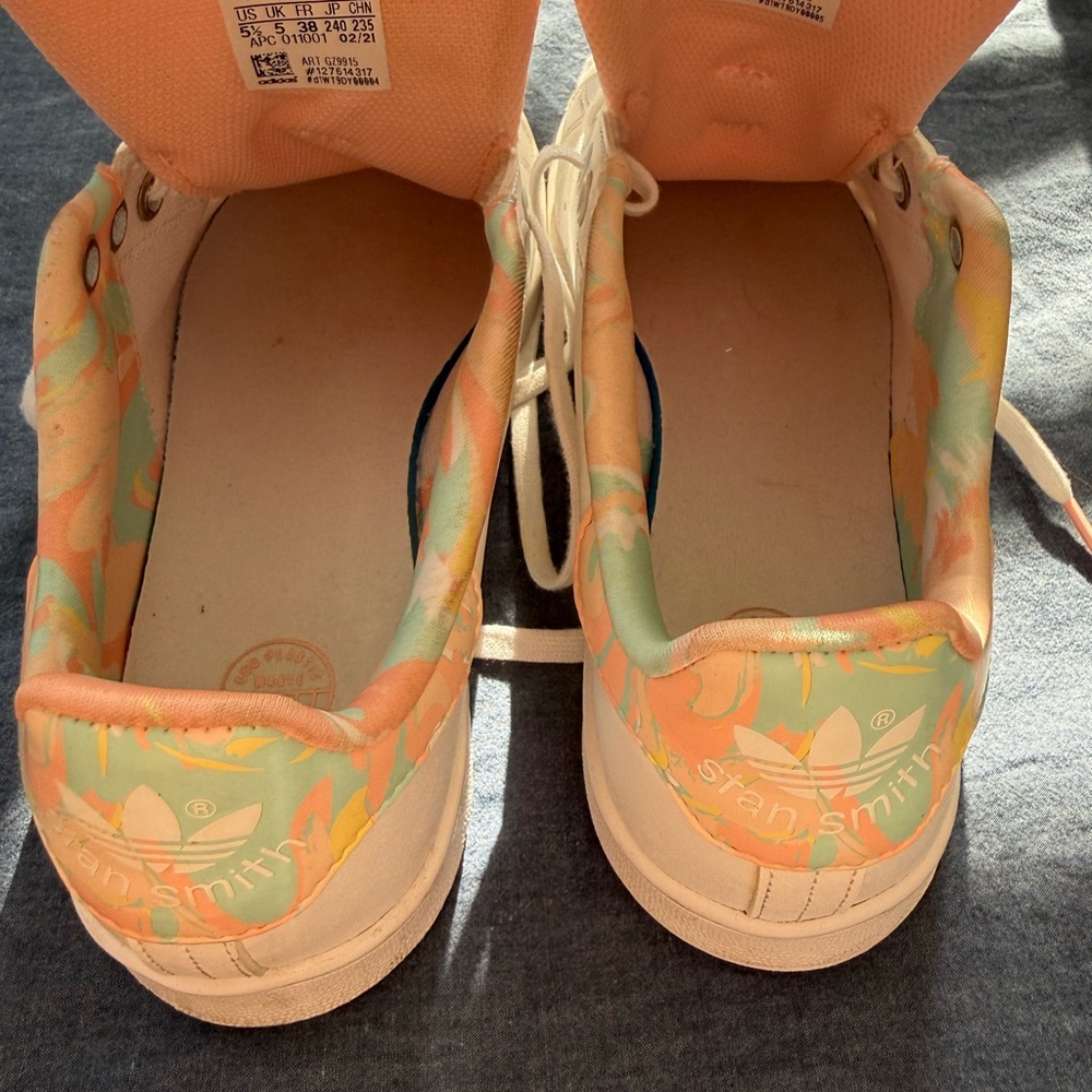 Stan Smith Adidas Girls Sneakers - Picture 7 of 9